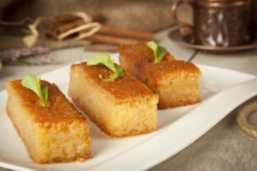كيكة السميد السريعة أحلى من البسبوسة بطريقة سهلة وسريعة