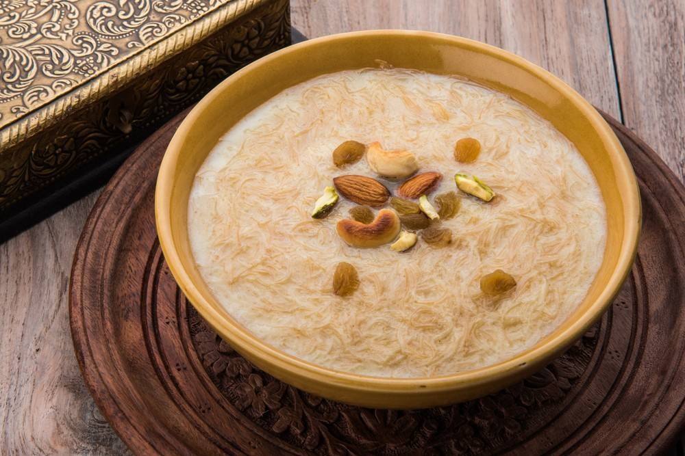 «أشهى أكلة لبرد الشتاء»…لو عندك شعرية وحليب اعملي أسرع حلويات بطريقة سهلة ومبتكرة وهتعجبك أطفالك 5 «أشهى أكلة لبرد الشتاء»…لو عندك شعرية وحليب اعملي أسرع حلويات بطريقة سهلة ومبتكرة وهتعجبك أطفالك