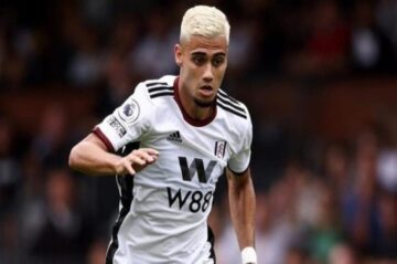 دولارات الأهلي السعودي تغري نجم الدوري الإنجليزي.. “ساحر عالمي جديد على أعتاب دوري روشن”