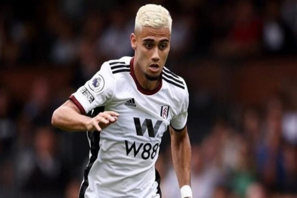 دولارات الأهلي السعودي تغري نجم الدوري الإنجليزي.. "ساحر عالمي جديد على أعتاب دوري روشن" 5 دولارات الأهلي السعودي تغري نجم الدوري الإنجليزي.. “ساحر عالمي جديد على أعتاب دوري روشن”
