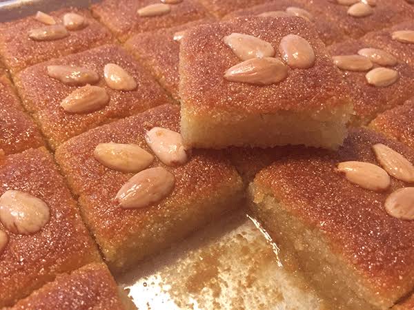 هتعمليها أحلي من المحلات.. طريقة عمل البسبوسة المرملة المتماسكة في المنزل ولا أجدعها حلواني
