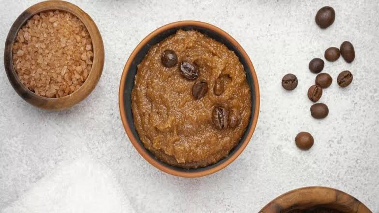 متخطرش على بالك.. معلقة قهوة واحدة هتخلي شعرك تقيل واجمد من الحديد 5 متخطرش على بالك.. معلقة قهوة واحدة هتخلي شعرك تقيل واجمد من الحديد