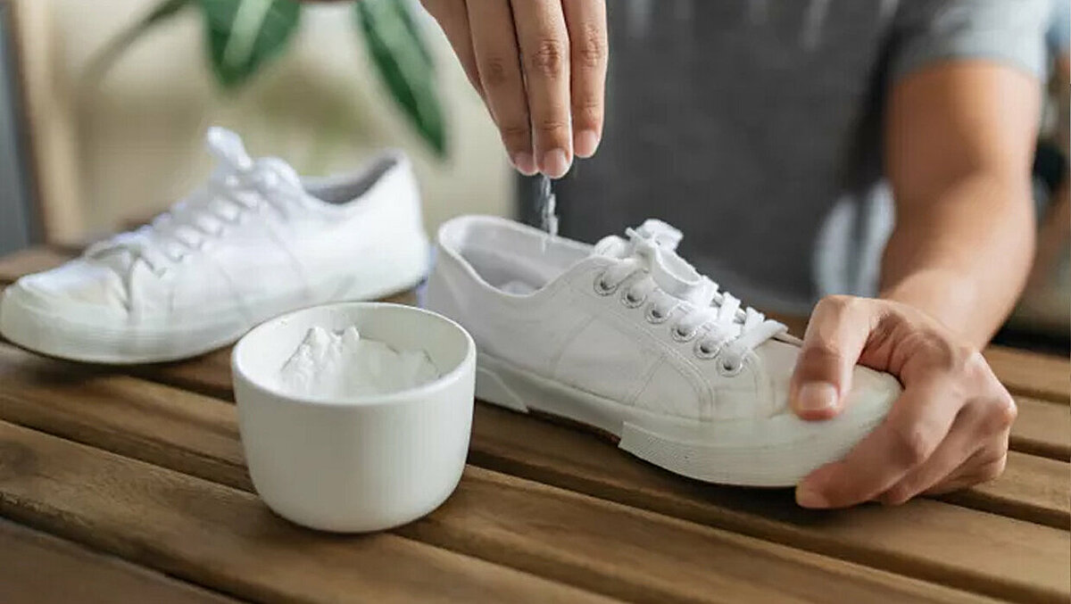 مكون سحري هيخلصك من الروائح الكريهة في الأحذية نهائياً بطريقة فعالة ومجربة 5 مكون سحري هيخلصك من الروائح الكريهة في الأحذية نهائياً بطريقة فعالة ومجربة