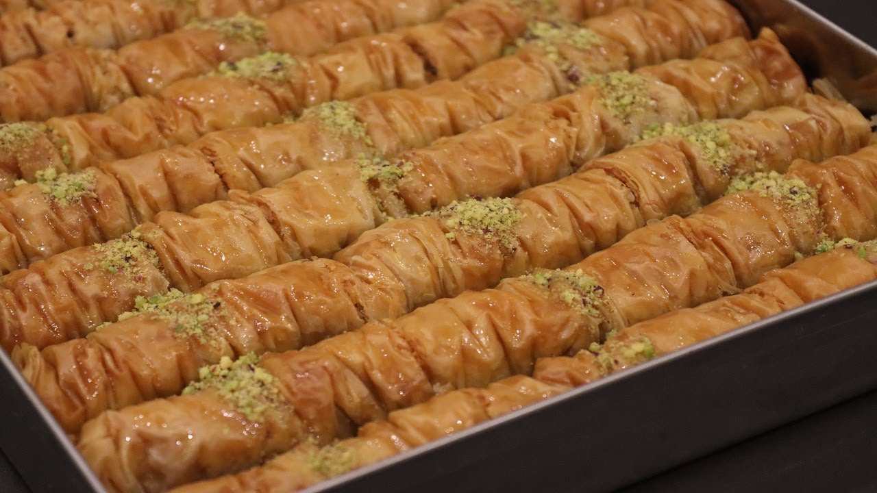 حضري البقلاوة بعجينة الفيلو في البيت بطريقتها الأصلية وبطعم شهي لذيذ هيجنن أطفالك 5 حضري البقلاوة بعجينة الفيلو في البيت بطريقتها الأصلية وبطعم شهي لذيذ هيجنن أطفالك