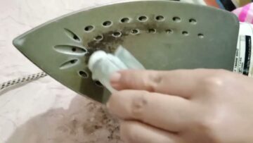 طريقة تنظيف المكواه من الحروق بمكون موجود في المنزل وفي دقيقة هترجع كأنها جديدة