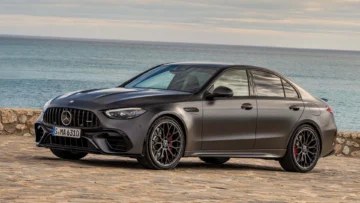 “MERCEDES BENZ” سيارة سي ثلاثة وستون الرياضية الفاخرة المتميز بقيادتها استثنائية 2024