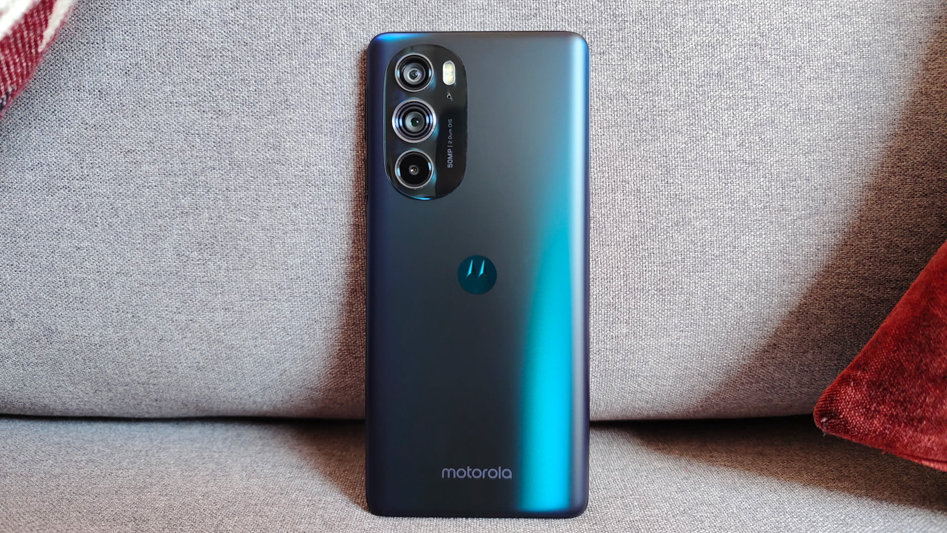 Motorola Edge 30 Pro: هاتف الشبكات الجديدة بدعم 5G وشاشة 144 هرتز وكاميرا 50 ميجابكسل وبطارية 4800 ميللي أمبير 5 Motorola Edge 30 Pro: هاتف الشبكات الجديدة بدعم 5G وشاشة 144 هرتز وكاميرا 50 ميجابكسل وبطارية 4800 ميللي أمبير