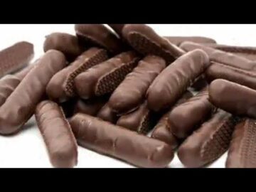 أجمل الحلويات المثالية للأطفال.. أصابع السابلية المغطاه بصوص الشوكولاتة الرائع جهزيه بأجمل شكل وطعم