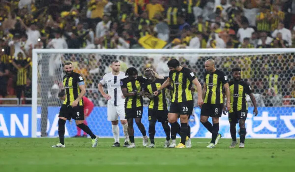 بعد غياب كبير عن الساحة.. يتجدد اللقاء مجددا بين الأهلي واتحاد جدة في كأس العالم للأندية 4 بعد غياب كبير عن الساحة.. يتجدد اللقاء مجددا بين الأهلي واتحاد جدة في كأس العالم للأندية