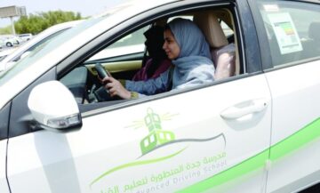 ما خطوات التسجيل في مدارس تعليم القيادة للنساء عبر أبشر؟