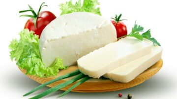 بكيلو حليب طريقة عمل الجبنة البيضاء في البيت بمكونات سهلة وغير مكلفة مش هتشتري من برة تاني
