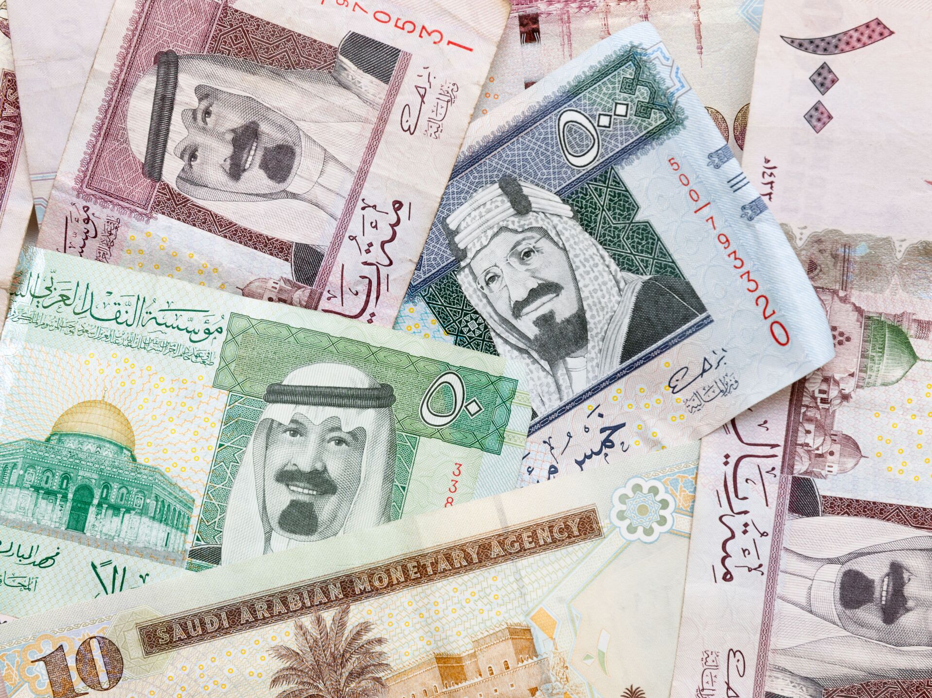 “الموارد البشرية السعودية” تنهي جدل العلاوة السنوية للضمان الاجتماعي المطور 1445