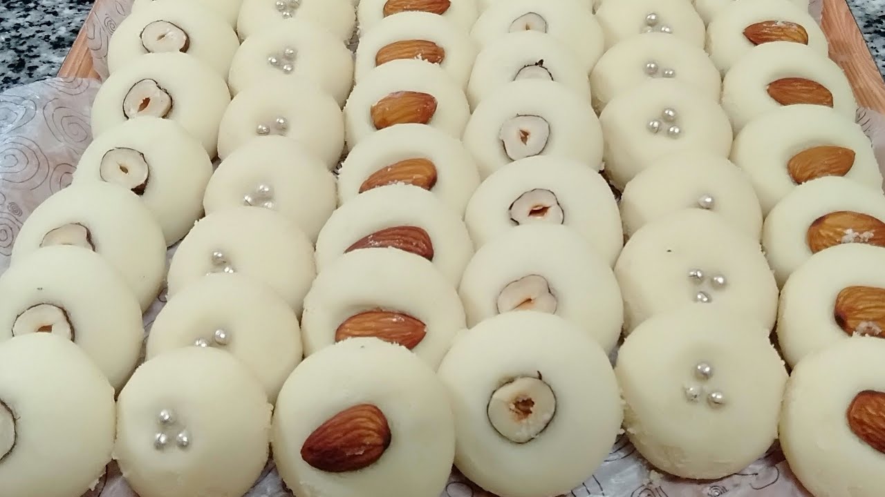 الغريبة الناعمة بثلاث مكونات فقط على طريقة أفخم المحلات