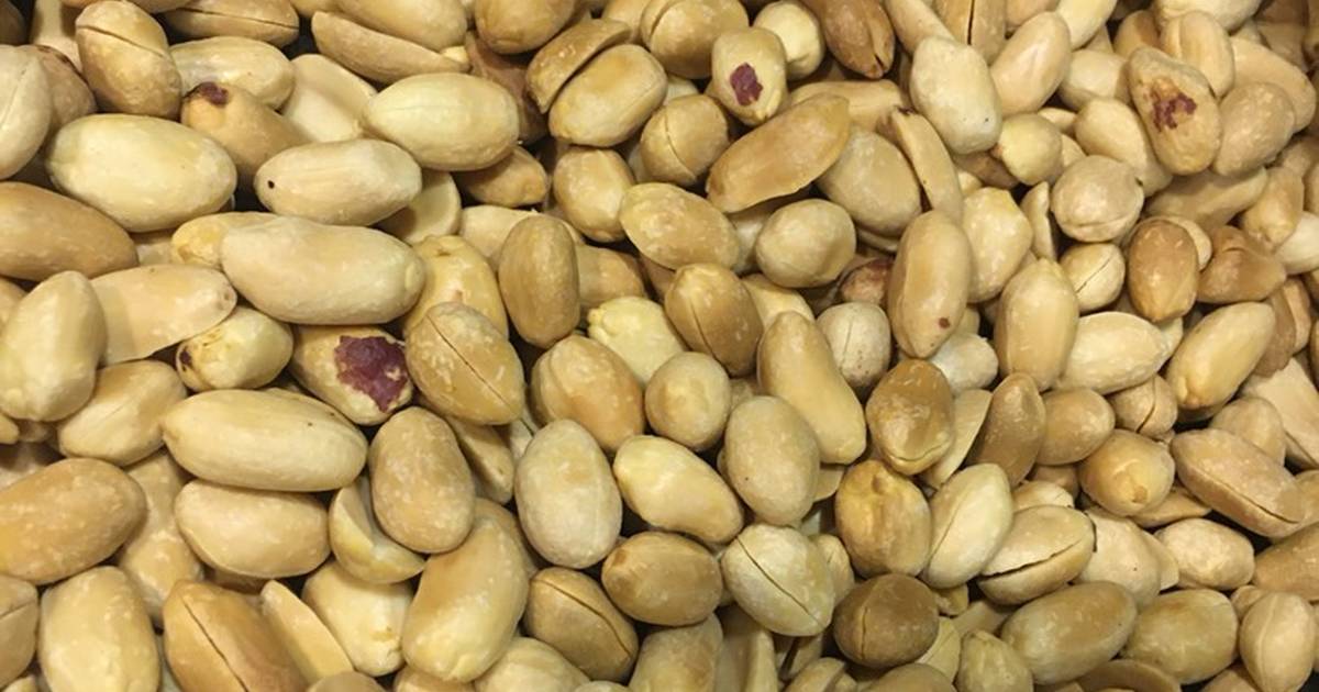 مش هتشتريه من برا تاني .. طريقة تحميص الفول السوداني المملح في البيت 5 مش هتشتريه من برا تاني .. طريقة تحميص الفول السوداني المملح في البيت