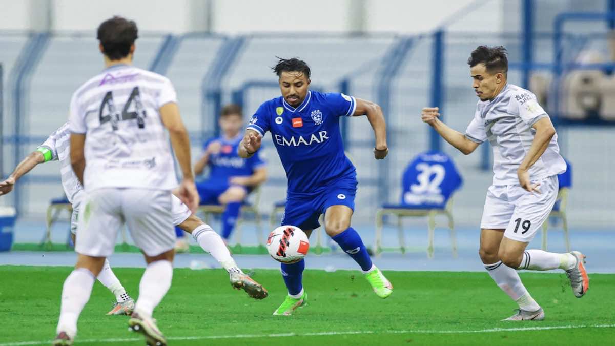 الهلال يعزف منفردًا على القمة ويفوز على الطائي في الجولة 16 ويحتفظ بصدارة الدوري السعودي
