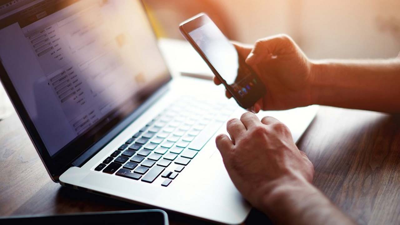 افرحوا يا مستخدمين الإنترنت .. بشرى سارة من المصرية للاتصالات لجميع العملاء المتضررين من قطع الإنترنت 5 افرحوا يا مستخدمين الإنترنت .. بشرى سارة من المصرية للاتصالات لجميع العملاء المتضررين من قطع الإنترنت