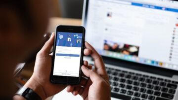 اتأكد إنك مش متراقب .. كيفية إلغاء مراقبة وتجسس فيسبوك “علينا بالميكروفون”
