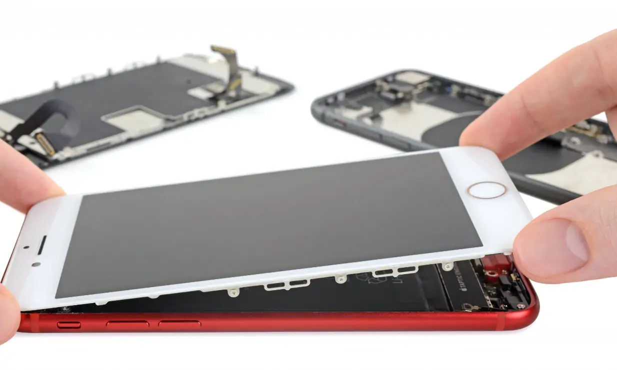 تقرير يكشف عن تشابه هاتف iPhone SE 4 لهواتف الآيفون 14 في بعض الجوانب