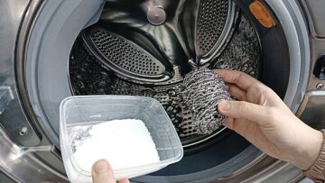 فكرة عبقرية لو غسالتك مش بتنظف الملابس جربي هذه الطريقة والنتيجة مفاجأة