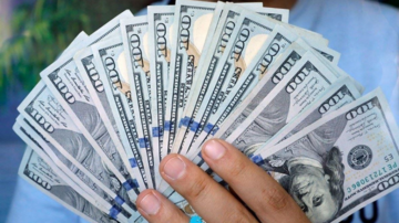 الدولار قرر يتراجع ويفرحنا .. سعر الدولار اليوم الاثنين 4/12/2023 بعد تراجع أسعاره عالميًا