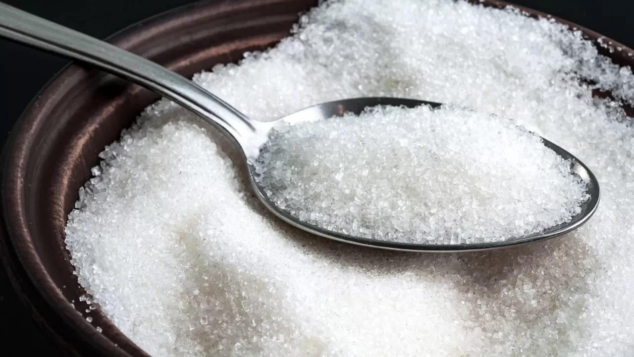 “يا بختكوا هيصوا وزقططوا” انخفاض سعر السكر 20 جنيه وهذا موعد انتهاء الأزمة