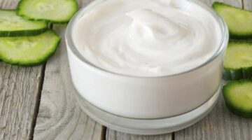 صنع كريم مرطب للبشرة الدهنية