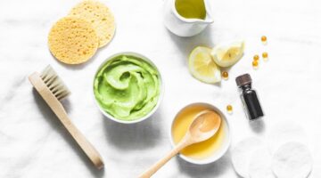طرق تنظيف البشرة في المنزل