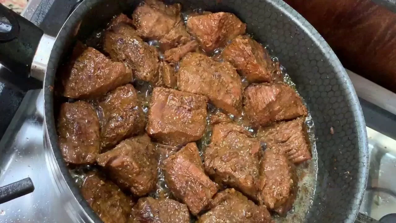 طرية زى الزبدة.. تسوية اللحمة بسرعة البرق مهما كان حجمها بفكرة عبقرية هتبهرك انتى وضيوفك جربيها فورا 5 طرية زى الزبدة.. تسوية اللحمة بسرعة البرق مهما كان حجمها بفكرة عبقرية هتبهرك انتى وضيوفك جربيها فورا
