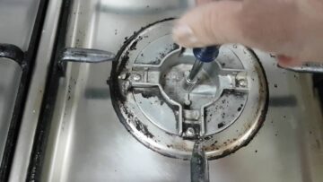 طريقة تنظيف عيون البوتاجاز من أي دهون مهما كانت صعبة بمكونات موجودة في كل بيت