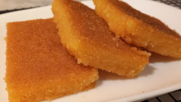 طريقة عمل البسبوسة الطرية جدًا بمكونات بسيطة سريعة وسهلة جدًا