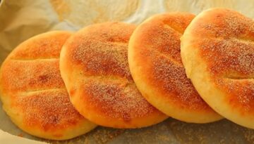 طريقة عمل الخبز المغربي الهش بأبسط الخطوات والمكونات