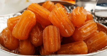 بأسرار الحلواني.. طريقة عمل بلح الشام زي المحلات الطعم رهيب بلونه الذهبي
