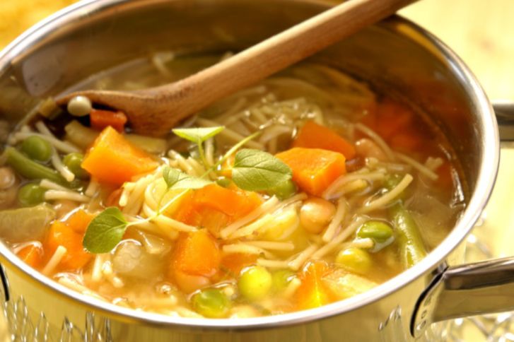 "كلها فايدة ودفا" طريقة عمل شوربة الخضار بالشعيرية اعمليها ودفي أولادك 2 “كلها فايدة ودفا” طريقة عمل شوربة الخضار بالشعيرية اعمليها ودفي أولادك