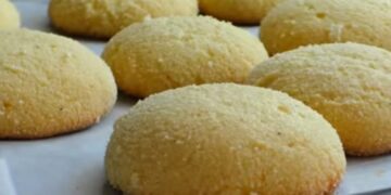 طريقة عمل كعك السميد سهل وسريع بمكونات بسيطة