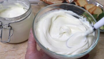 بعطر هادئ وثابت.. طريقة عمل مزيل عرق كريمي يبيض البشرة