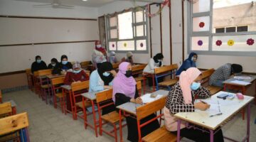 طلبه فى الامتحانات