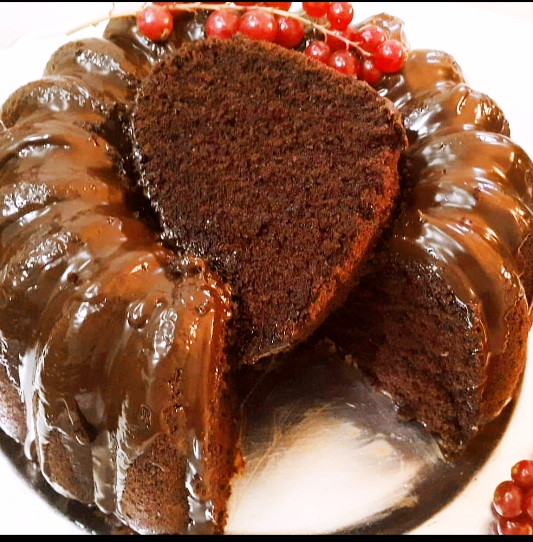 كيك شوكولاته اسفنجي بالماء الساخن أفضل طريقة لعمل الكيك