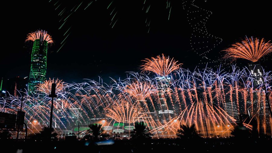 عيد على كل حبايبك.. أجمل رسائل التهنئة بالعام الجديد 2024 5 عيد على كل حبايبك.. أجمل رسائل التهنئة بالعام الجديد 2024