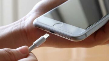 تدمر بطارية هاتفك.. احذر ارتكاب هذه الأخطاء عند شحن الآيفون
