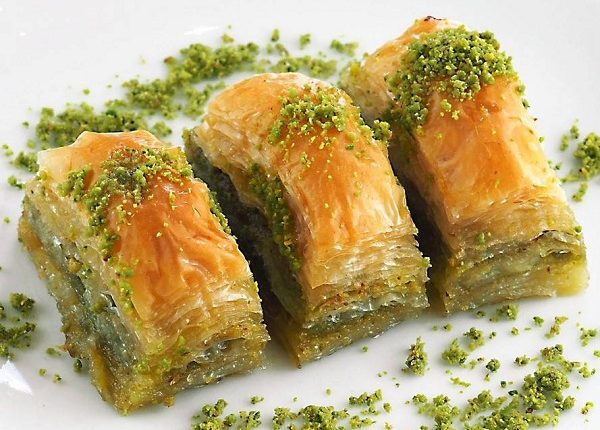 أسهل طريقة لعمل البقلاوة في المنزل أفضل من الجاهزة