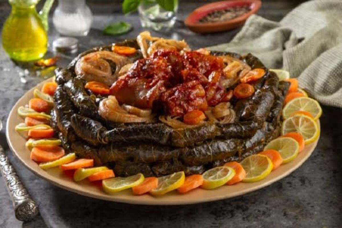 زي الكتاب مابيقول .. خطوات عمل طاجن ورق العنب بالكوارع بالتفصيل