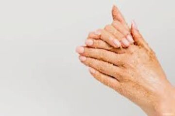 تفتيح وترطيب ونعومة … أشهر الوصفات الطبيعية لتقشير اليدين التخلص من الجلد الميت