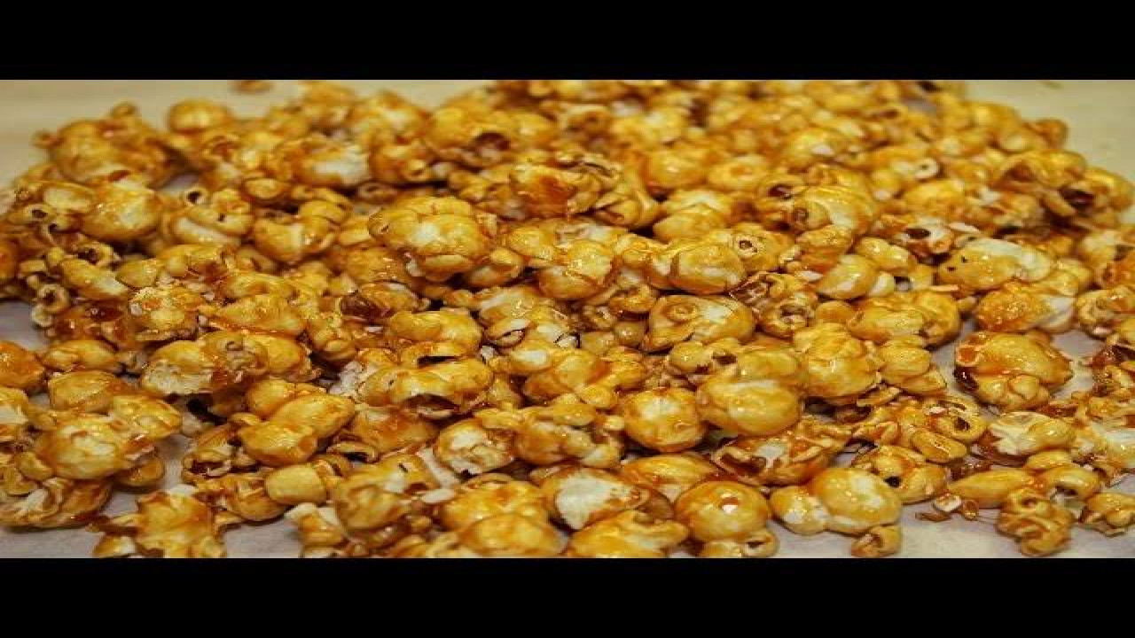 بطعم لذيذ وبدون مجهود نهائيا.. أسهل وصفة لعمل الفشار بالكراميل لعيالك.. لذيذ وهيحبوه من إيدك!! 5 بطعم لذيذ وبدون مجهود نهائيا.. أسهل وصفة لعمل الفشار بالكراميل لعيالك.. لذيذ وهيحبوه من إيدك!!