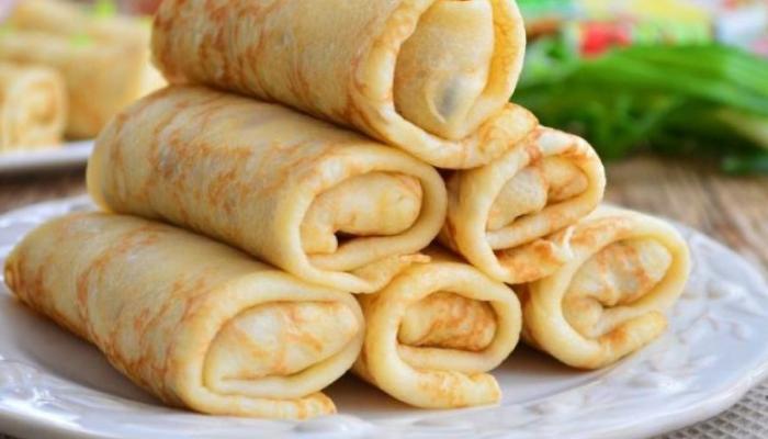 بكوب دقيق حضري عجينة الكريب الحلو والحادق بمقادير قطنية وبطعم لذيذ