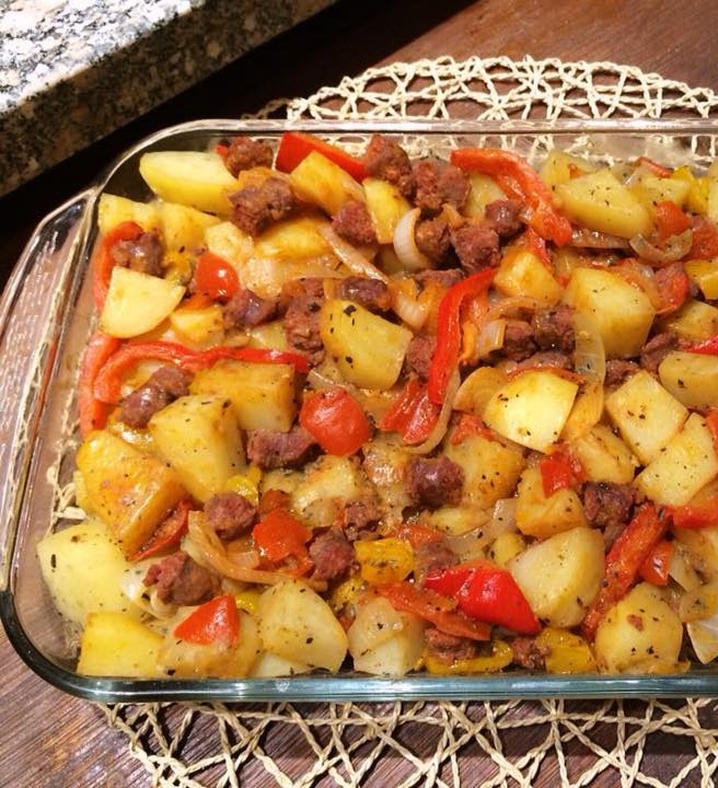 طريقة عمل صينية البطاطس بالسجق أحلى من المطاعم 6 طريقة عمل صينية البطاطس بالسجق أحلى من المطاعم