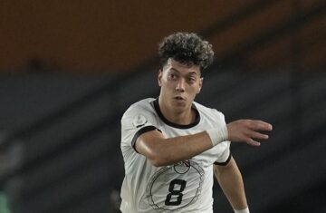 هل يلحق إمام عاشور بمباراة مصر أمام الكونغو الديمقراطية في دور ال16؟.. طبيب المنتخب يجيب