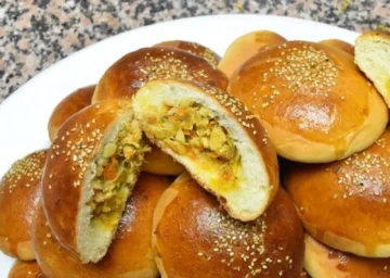 فطائر اقتصادية وسريعة بحشوة الفراخ اللذيذة بعجينة قطنية وخفيفة وبطعم وهم سدي جوعك بيها