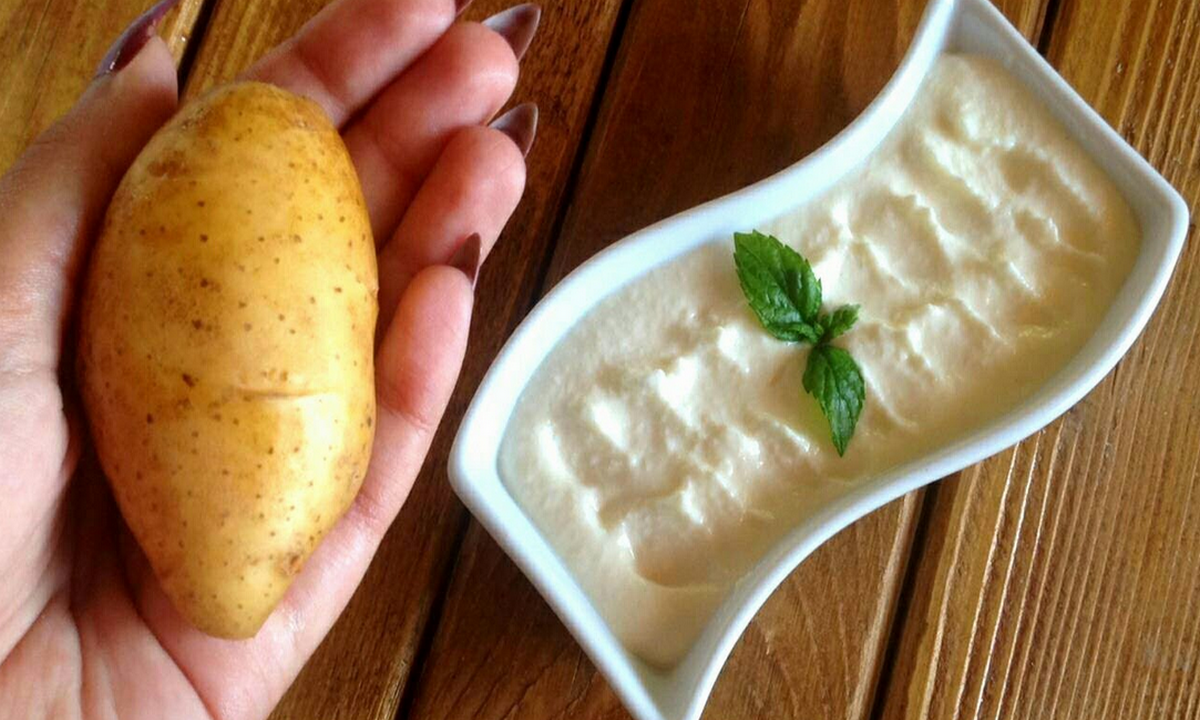 ضاع عمرنا واحنا بنعملها غلط طلعت بالبطاطس.. الطريقة الصح لعمل التومية السورية على أصولها 5 ضاع عمرنا واحنا بنعملها غلط طلعت بالبطاطس.. الطريقة الصح لعمل التومية السورية على أصولها