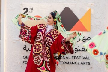 التنوع الثقافي في السعودية؛ أزياء تراثية لـ 25 دولة في مهرجان قمم الدولي في مدينة عسير