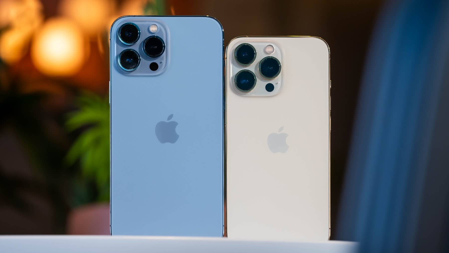 هاتف " iPhone 13" .. بتصميم جذاب ومبتكر تعرف على أهم المزايا الموجودة فيه 5 هاتف ” iPhone 13″ .. بتصميم جذاب ومبتكر تعرف على أهم المزايا الموجودة فيه